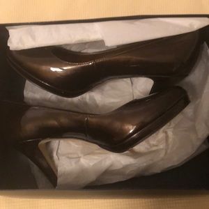 Anne Klein brown pump heels